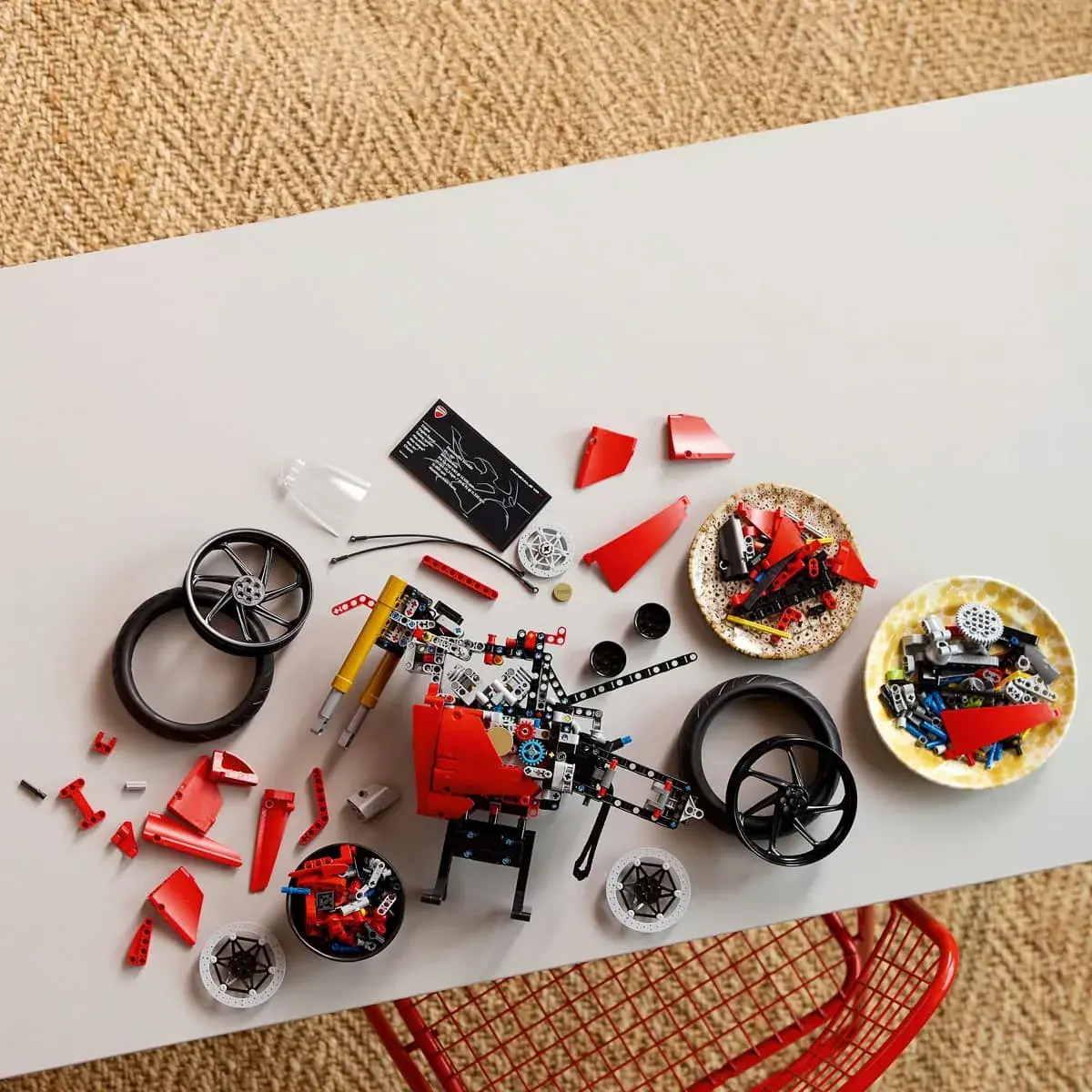 LEGO Technic Мотоцикл Ducati Panigale V4 S 42202 — фото 2