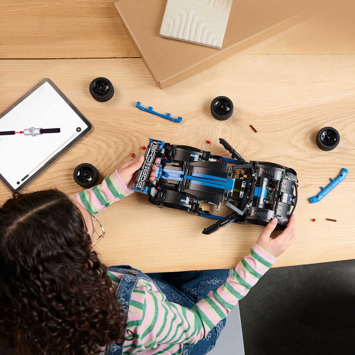 LEGO Technic Автомобіль для перегонів Porsche GT4 e-Performance 42176 — фото 3
