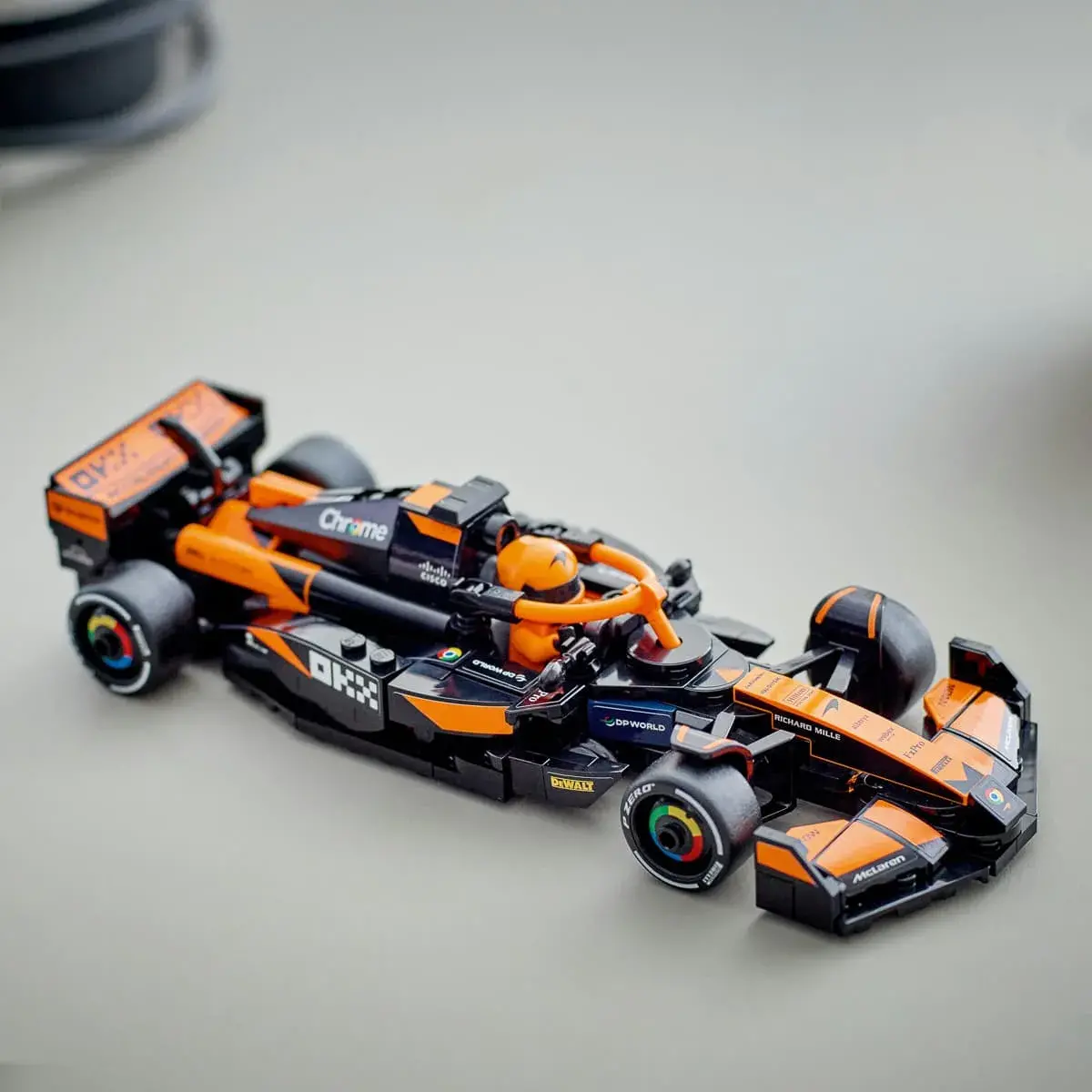 LEGO Speed ​​Champions Автомобіль для перегонів McLaren F1 Team MCL38 77251 — фото 4