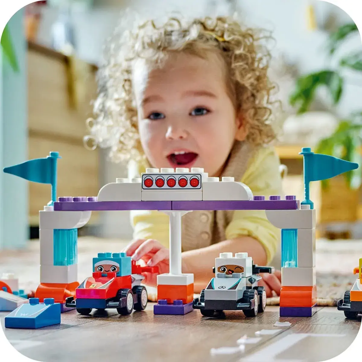LEGO DUPLO Автомобілі для гонки та пілоти команд Формули-1 10445 — фото 2