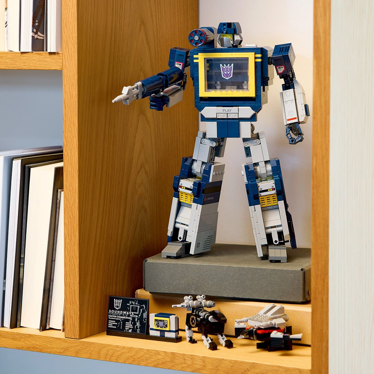 LEGO ICONS Transformers: Саундвейв 10358 — фото 14