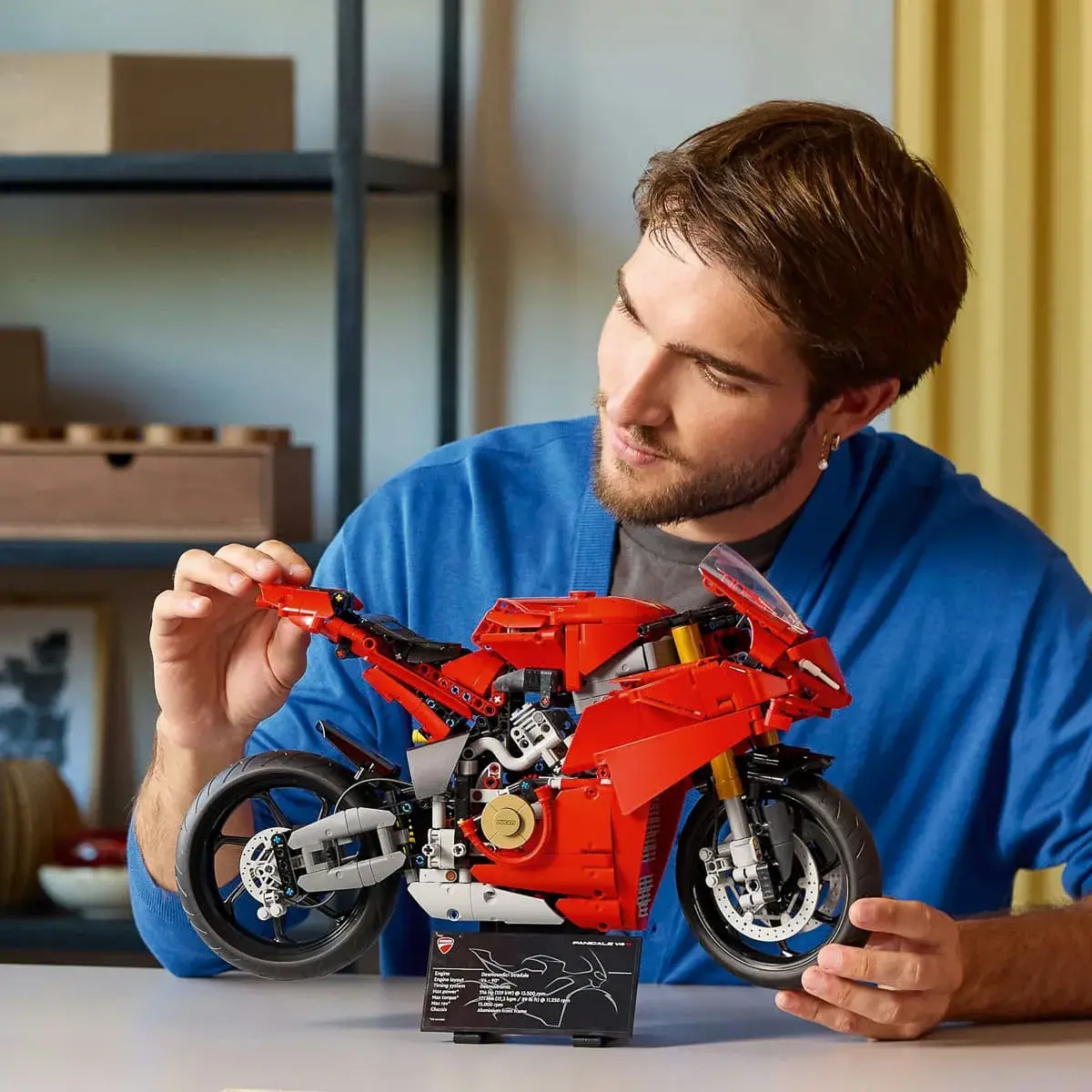 LEGO Technic Мотоцикл Ducati Panigale V4 S 42202 — фото 3