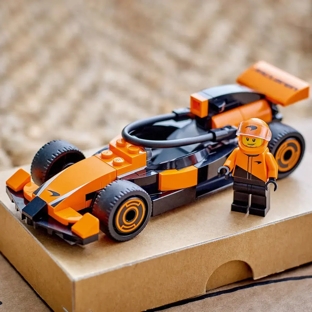LEGO City Пілот F1 з автомобілем для перегонів команди McLaren 60442 — фото 4