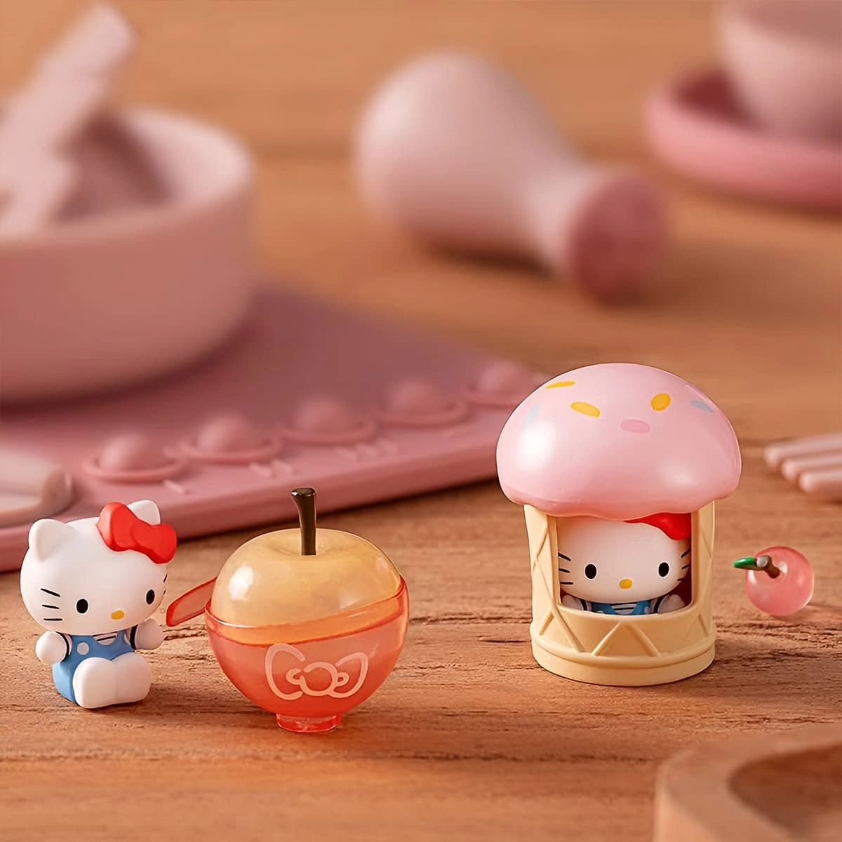 Фігурка-сюрприз Pop Top Hello Kitty Яблучний воркшоп — фото 6