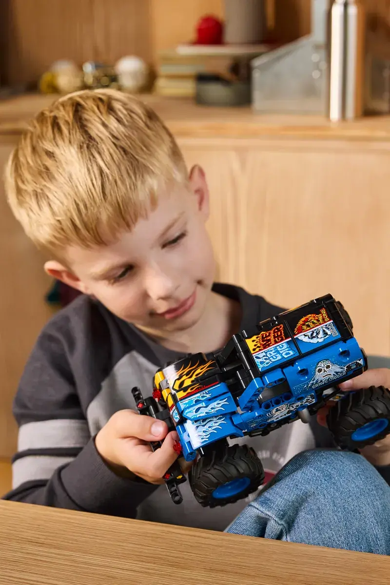 LEGO Technic Monster Jam Grave Digger Вогонь і лід 42219 — фото 3