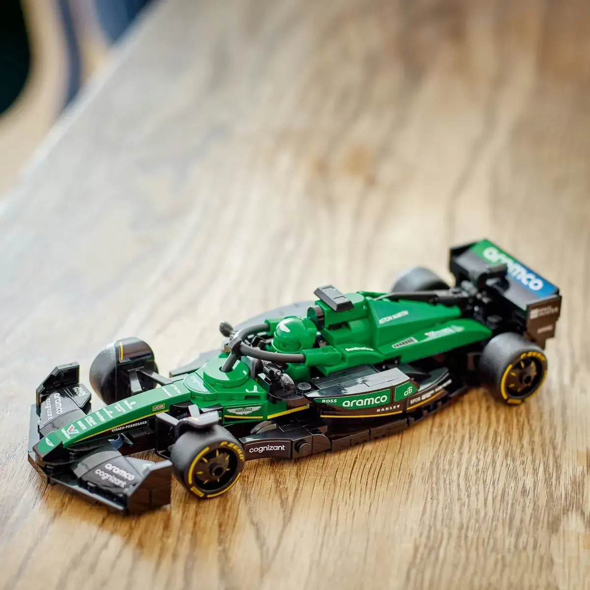 LEGO Speed ​​Champions Автомобіль для перегонів Aston Martin Aramco F1 AMR24 77245 — фото 4
