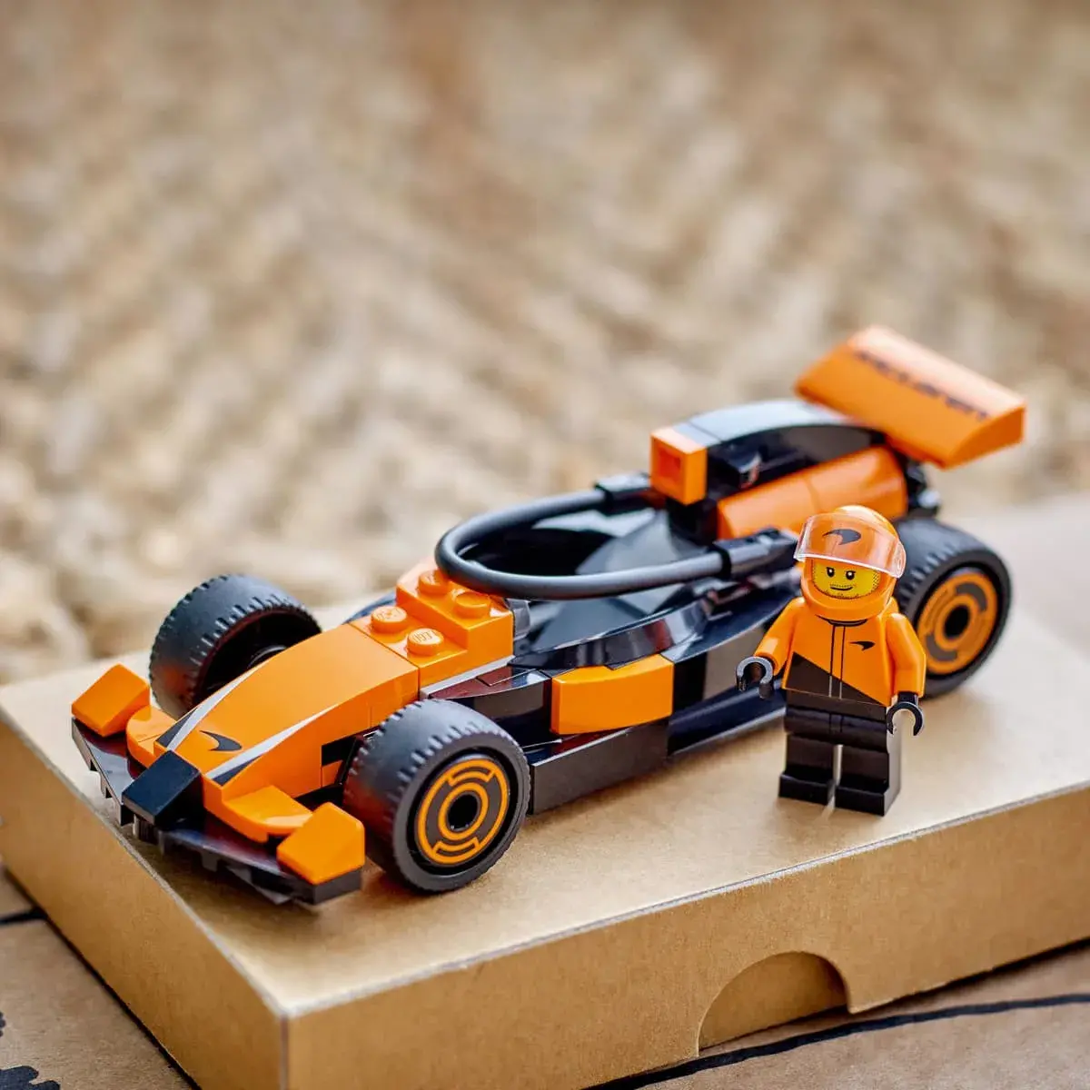 LEGO City Пілот F1 з автомобілем для перегонів команди McLaren 60442 — фото 5