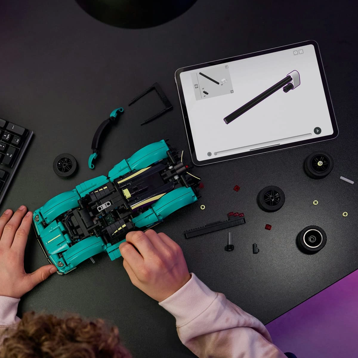 LEGO Technic Aston Martin Valkyrie 42208 — фото 4
