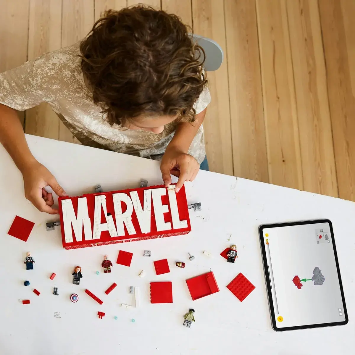 LEGO Marvel Логотип та мініфігурки MARVEL 76313 — фото 2