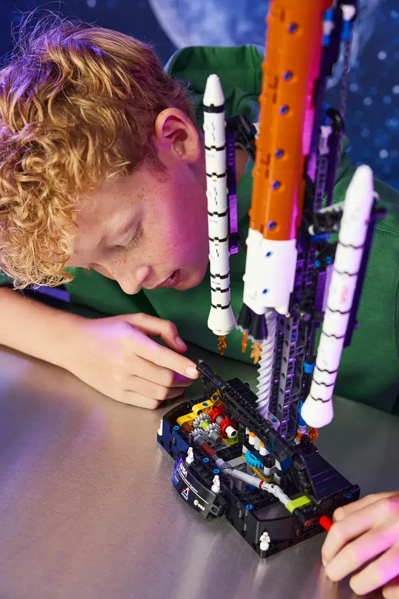 LEGO Technic Ракета із системою космічного запуску NASA Artemis 42221 — фото 4