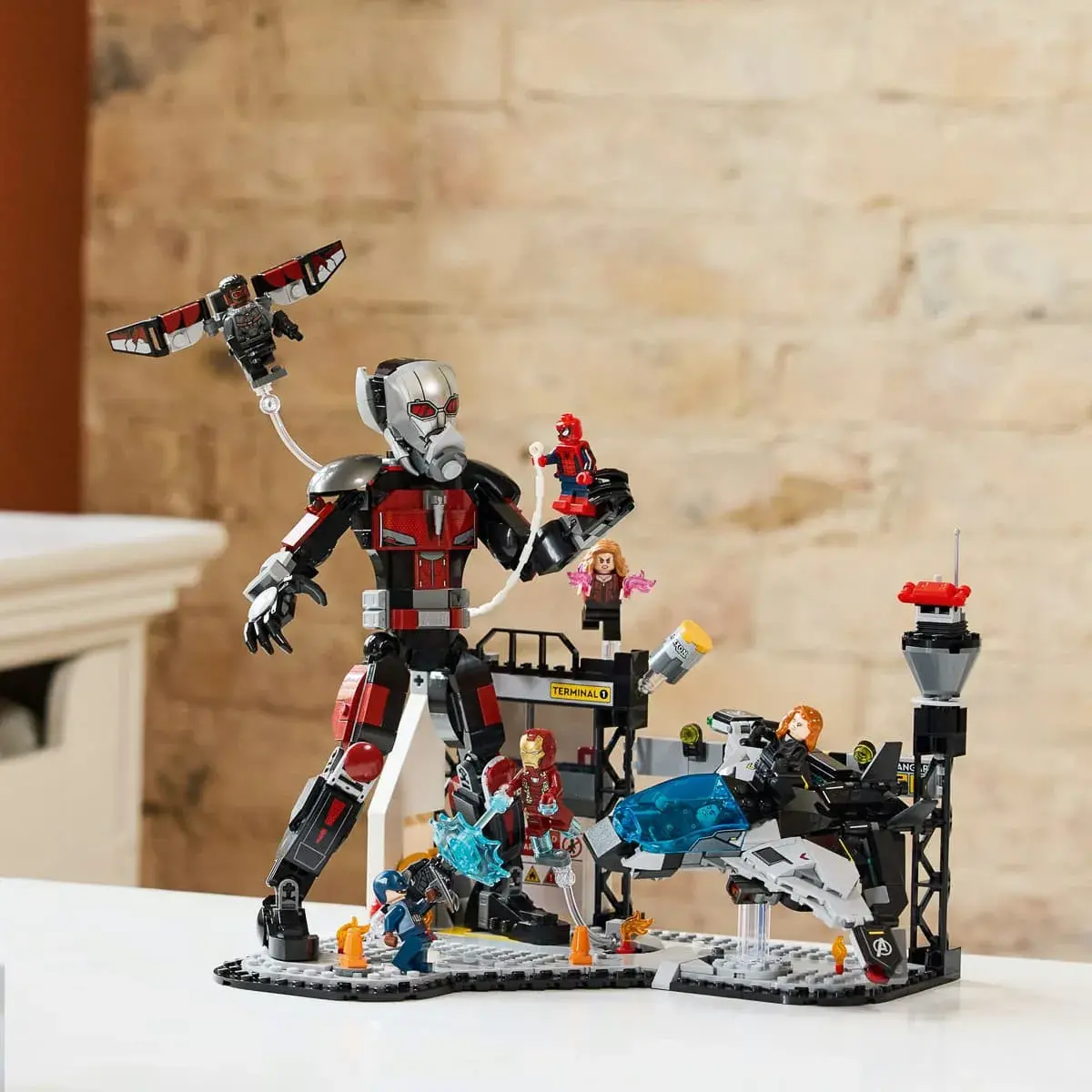 LEGO Marvel Логотип та мініфігурки MARVEL 76313 — фото 4