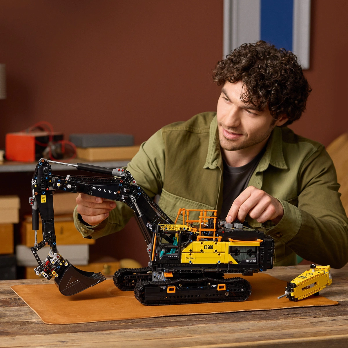 LEGO Technic Екскаватор Volvo EC500 Hybrid 42215 — фото 2
