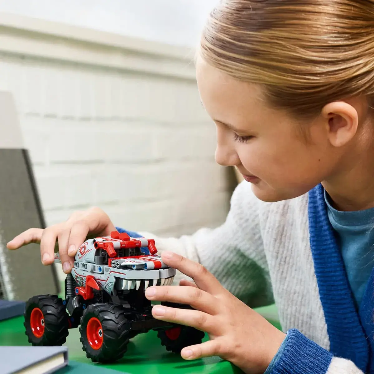 LEGO Technic Monster Jam™ ThunderROARus™ з інерційним двигуном 42200 — фото 3