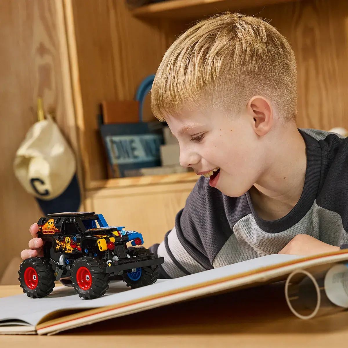 LEGO Technic Monster Jam Grave Digger Вогонь і лід 42219 — фото 4