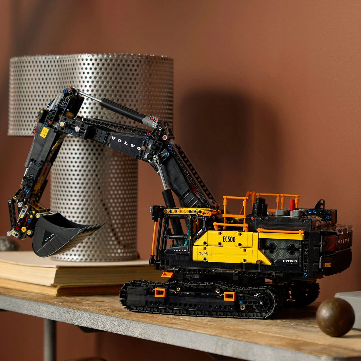 LEGO Technic Екскаватор Volvo EC500 Hybrid 42215 — фото 3