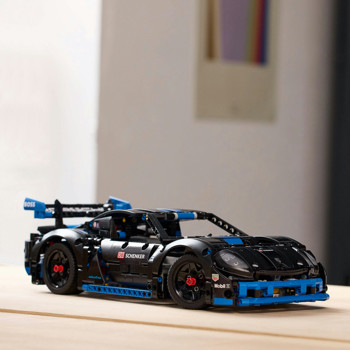 LEGO Technic Автомобіль для перегонів Porsche GT4 e-Performance 42176 — фото 5