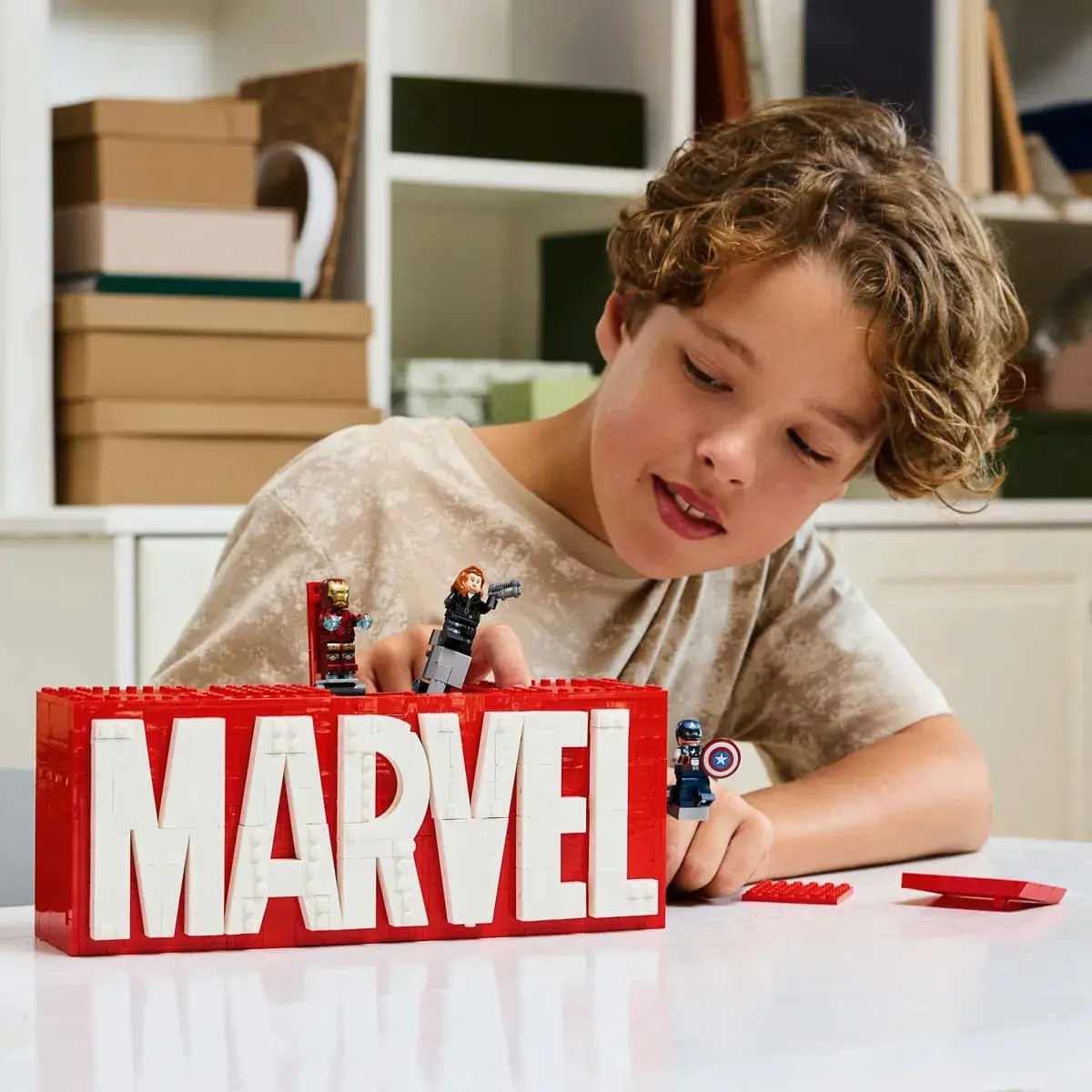 LEGO Marvel Логотип та мініфігурки MARVEL 76313 — фото 3