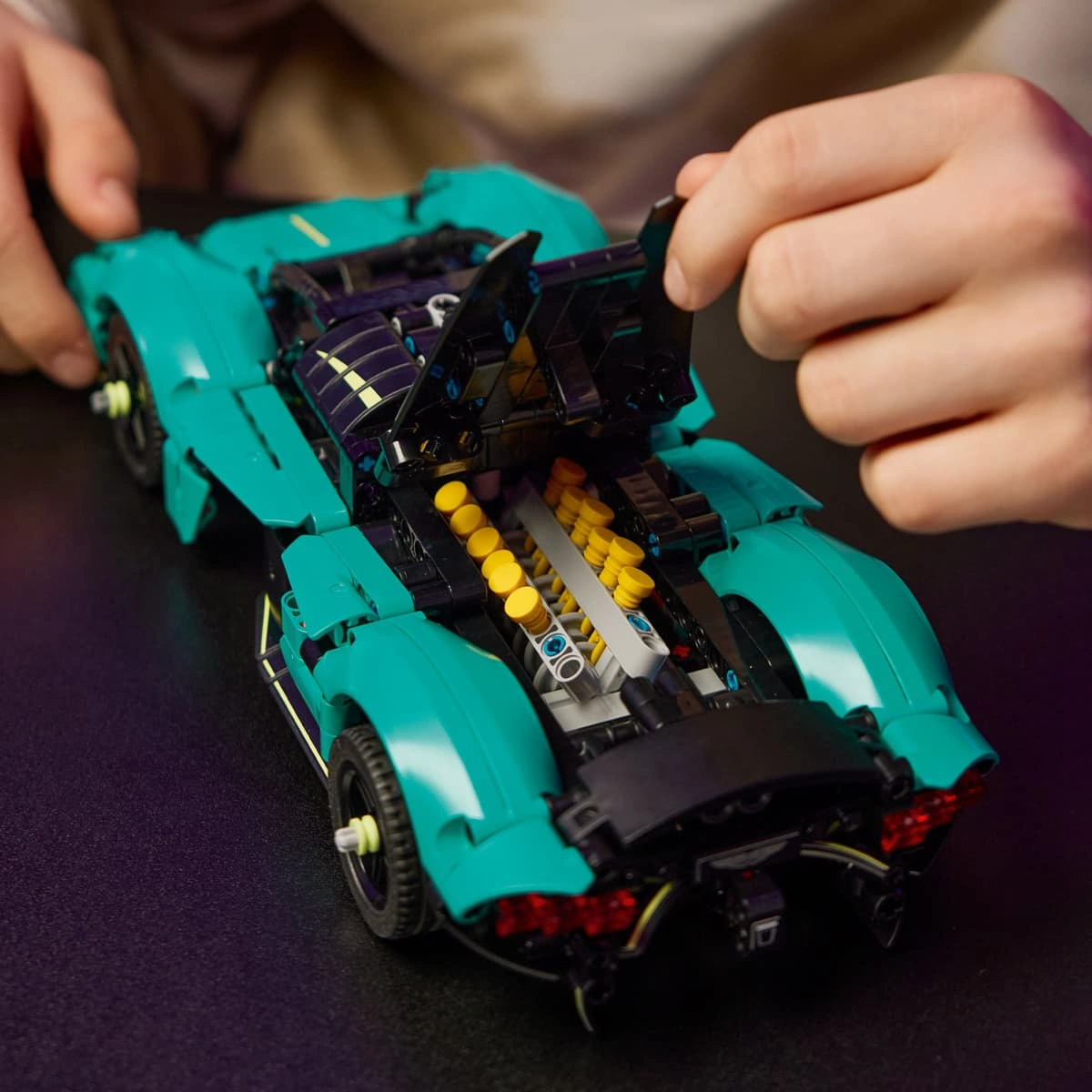 LEGO Technic Aston Martin Valkyrie 42208 — фото 6