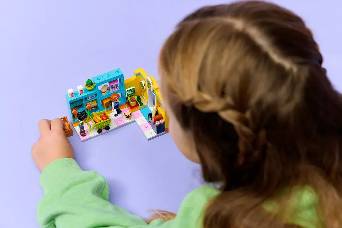 LEGO Friends Цілодобовий магазин у Хартлейк-Сіті 42680 — фото 6