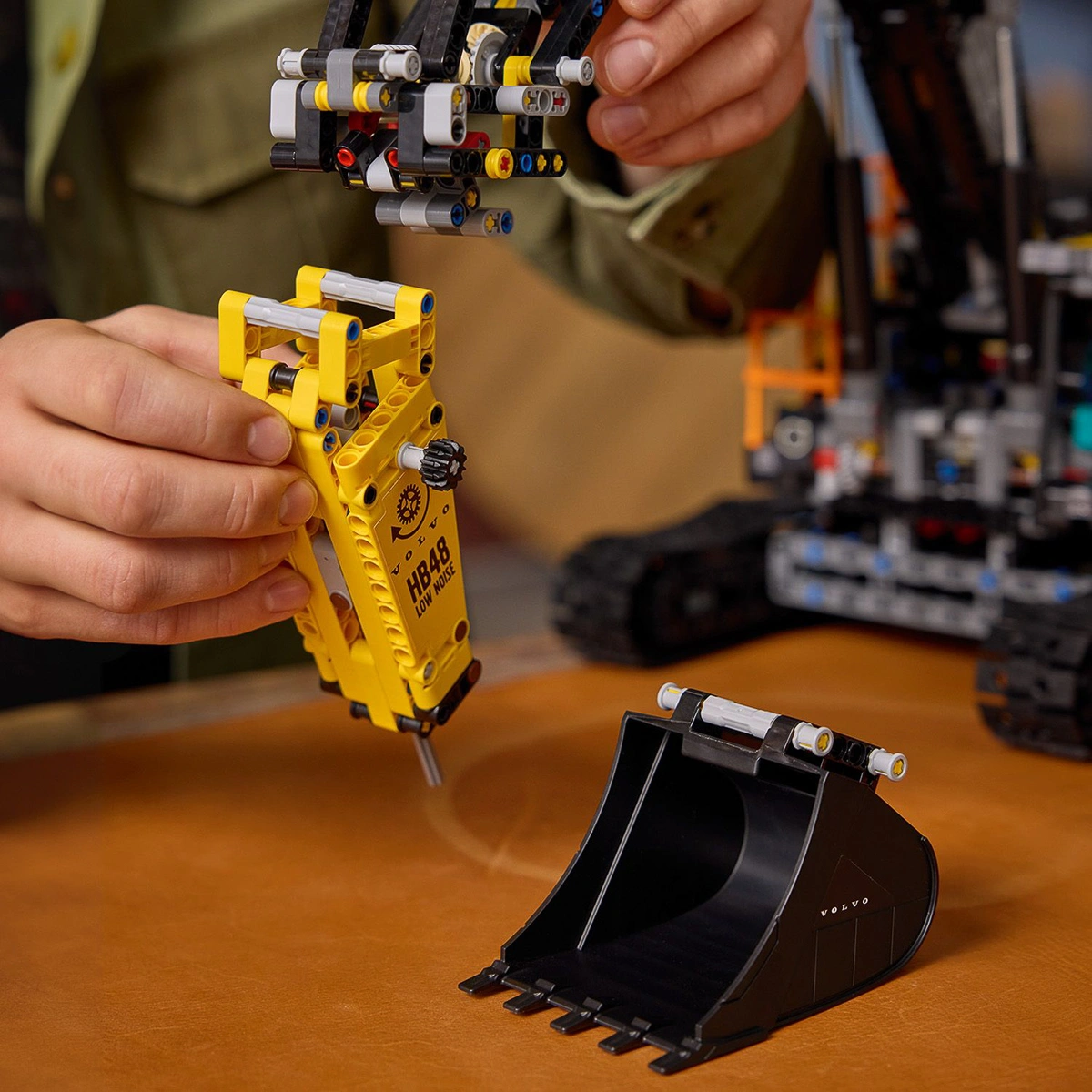 LEGO Technic Екскаватор Volvo EC500 Hybrid 42215 — фото 7