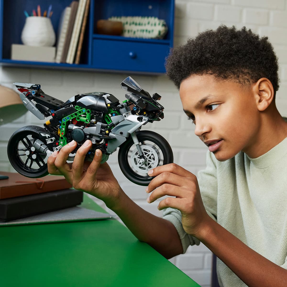 LEGO Technic Мотоцикл Kawasaki Ninja H2R 42170 — фото 2