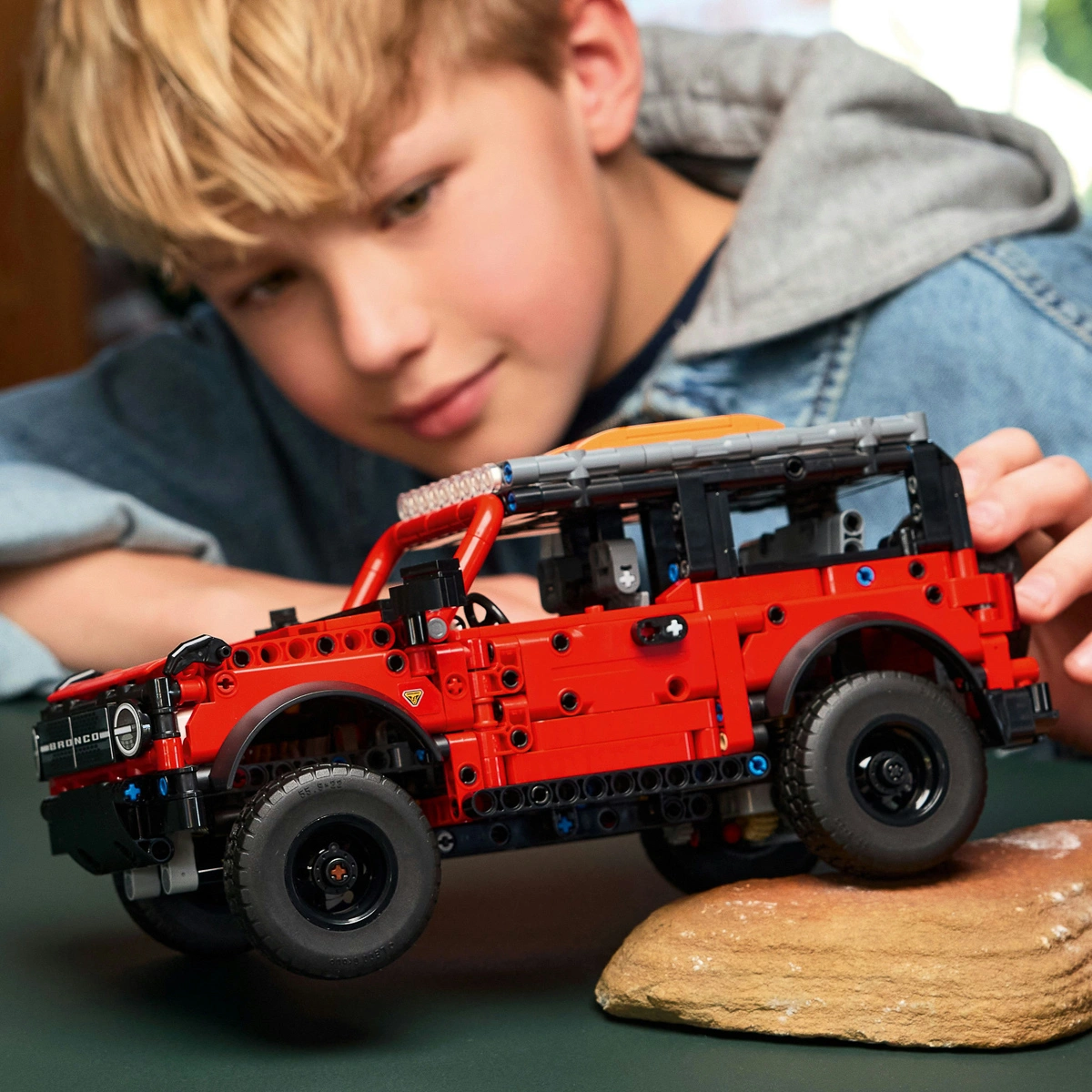 LEGO Technic Позашляховик Ford Bronco 42213 — фото 6
