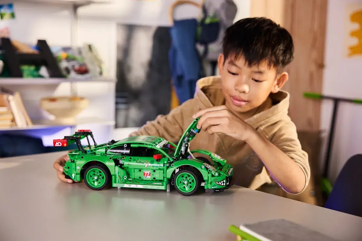LEGO Technic Автомобіль Porsche 911 GT3 R REXY AO Racing 42224 — фото 3
