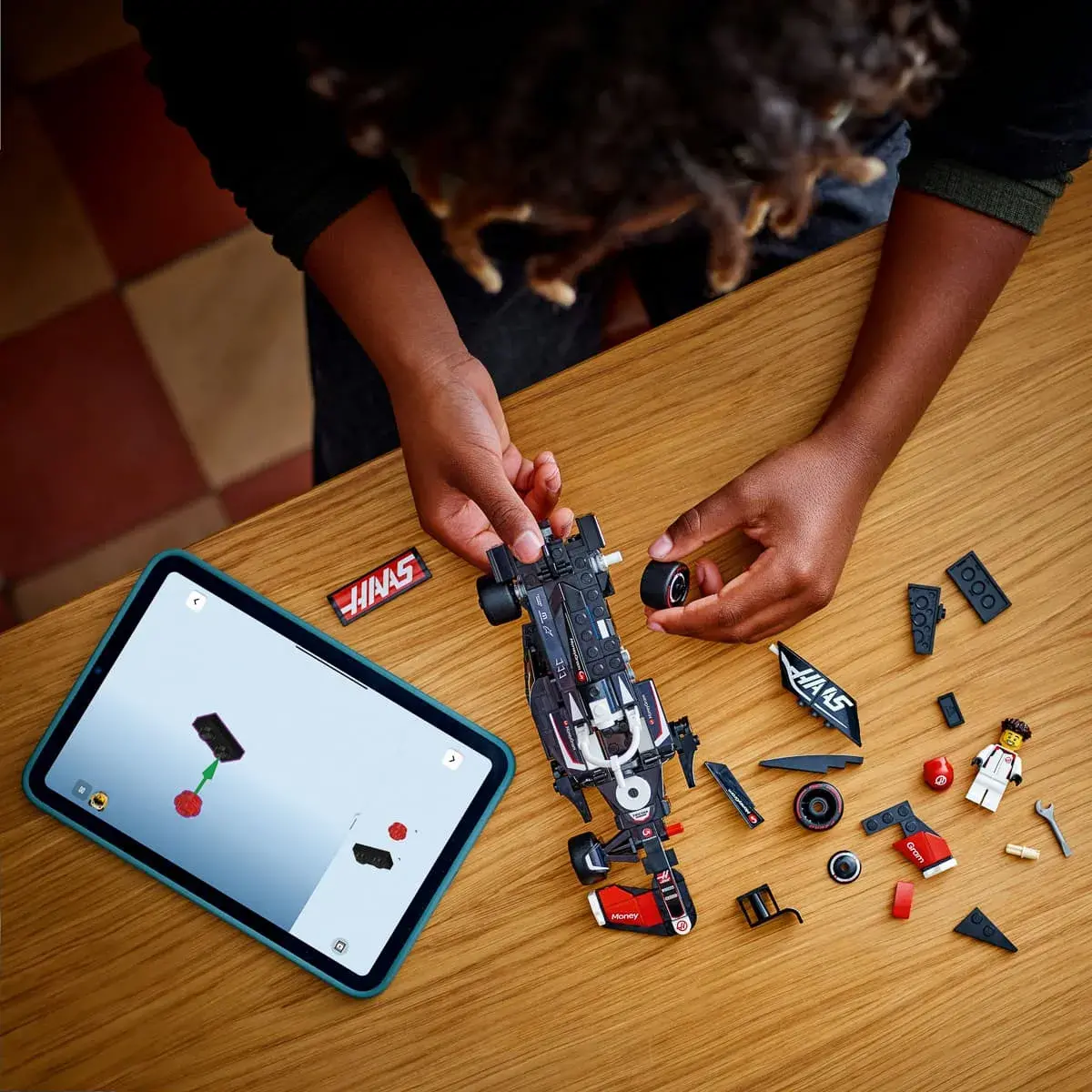 LEGO Speed ​​Champions Автомобіль для перегонів MoneyGram Haas F1 Team VF-24 77250 — фото 2