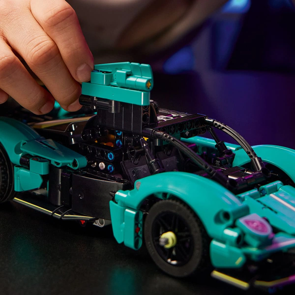 LEGO Technic Aston Martin Valkyrie 42208 — фото 5