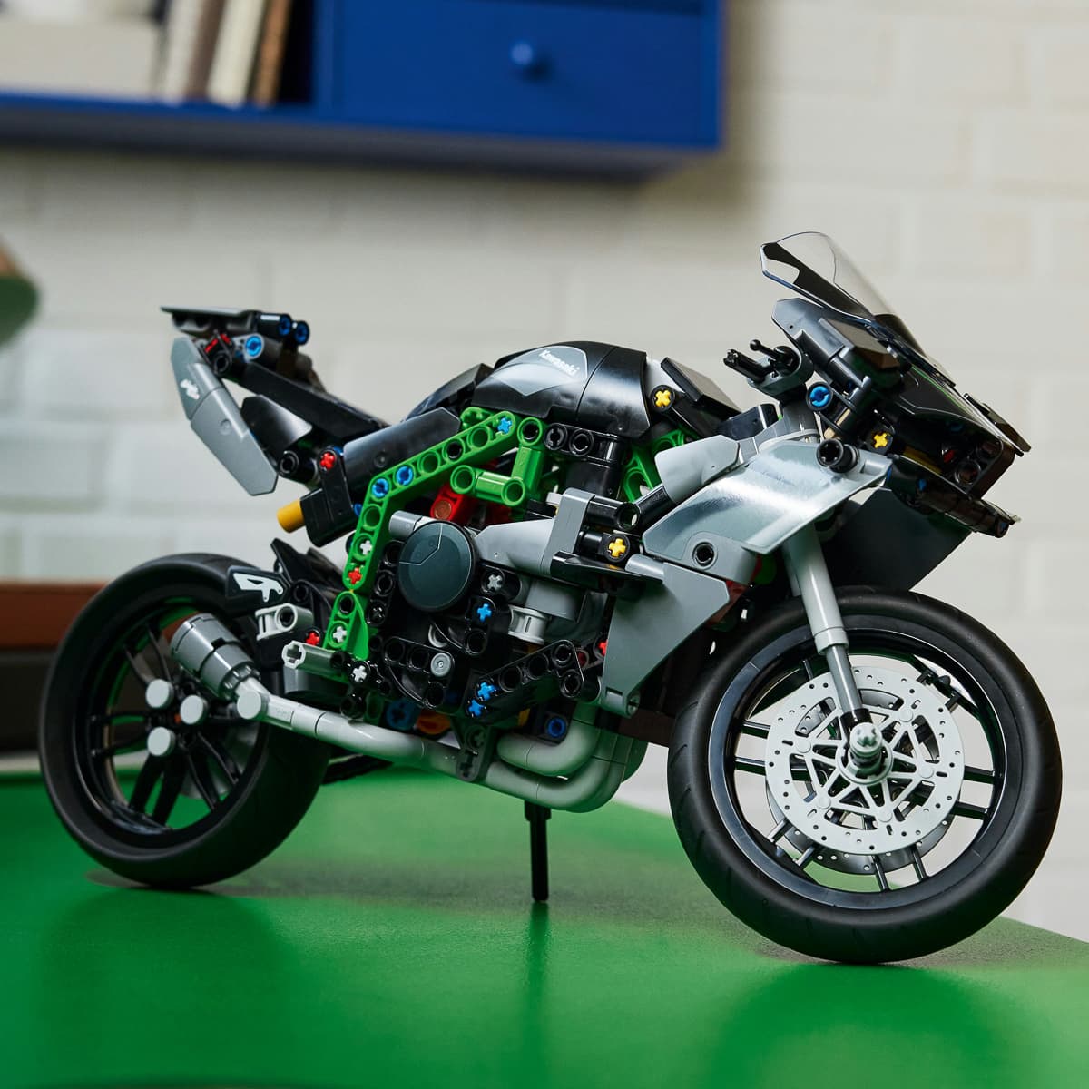 LEGO Technic Мотоцикл Kawasaki Ninja H2R 42170 — фото 4