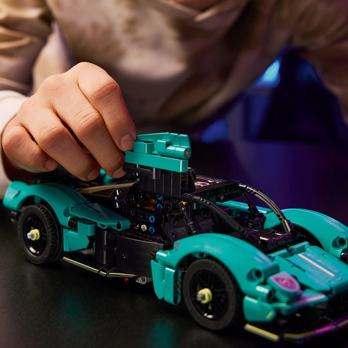 LEGO Technic Aston Martin Valkyrie 42208 — фото 3