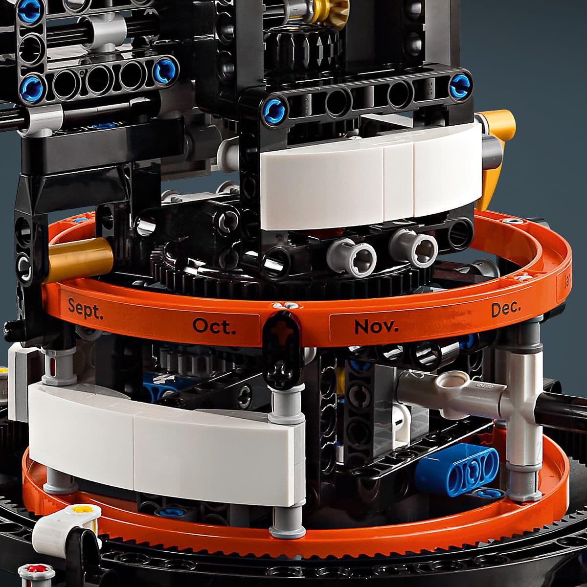 LEGO Technic Земля та Місяць на орбіті 42179 — фото 7