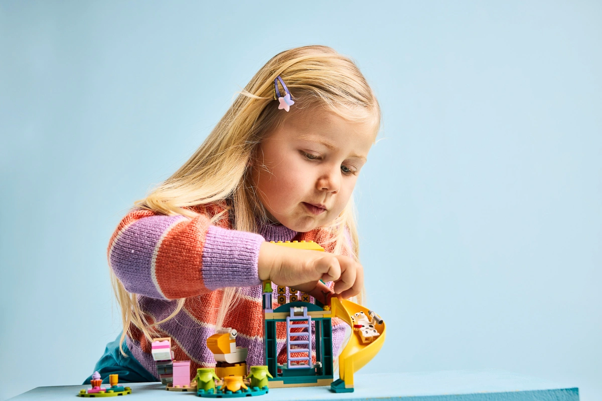 LEGO Bluey Веселощі з Блуї та Хлоєю на ігровому майданчику 11201 — фото 7