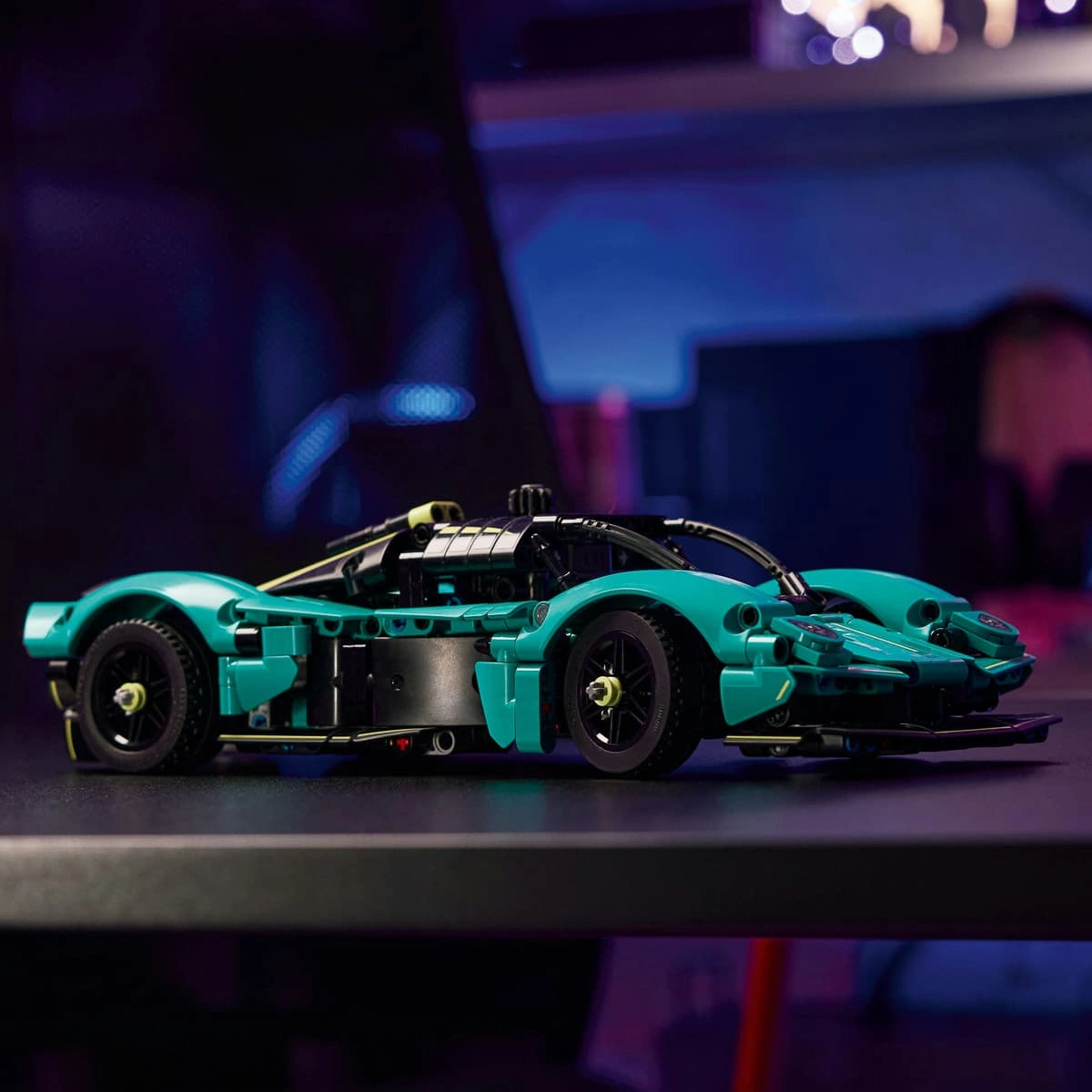 LEGO Technic Aston Martin Valkyrie 42208 — фото 7