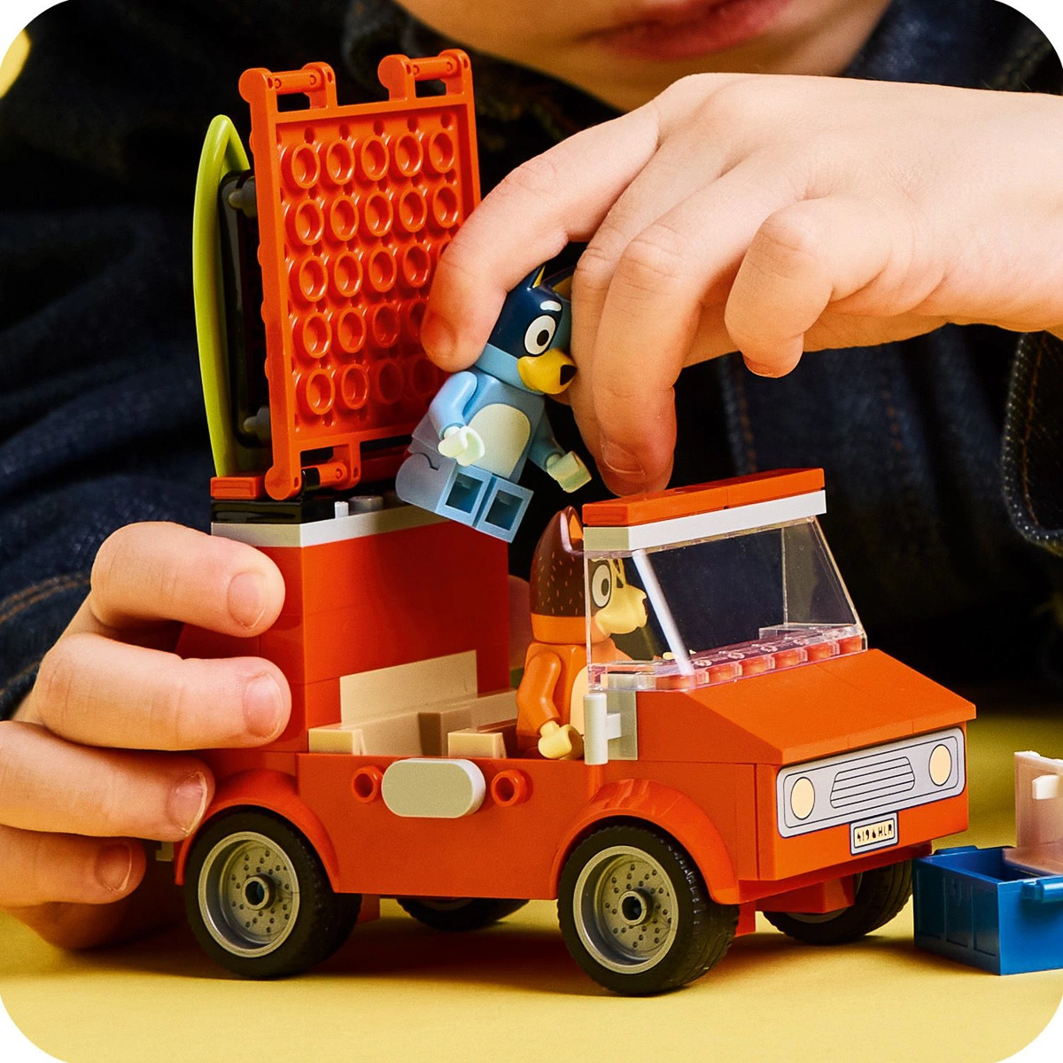 LEGO Bluey Пляж і сімейна поїздка на автомобілі Блуї 11202 — фото 9