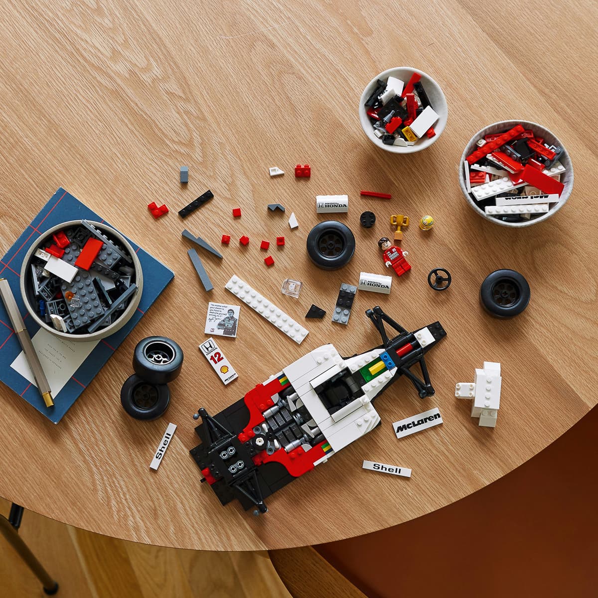 LEGO ICONS McLaren MP4/4 і Айртон Сенна 10330 — фото 7