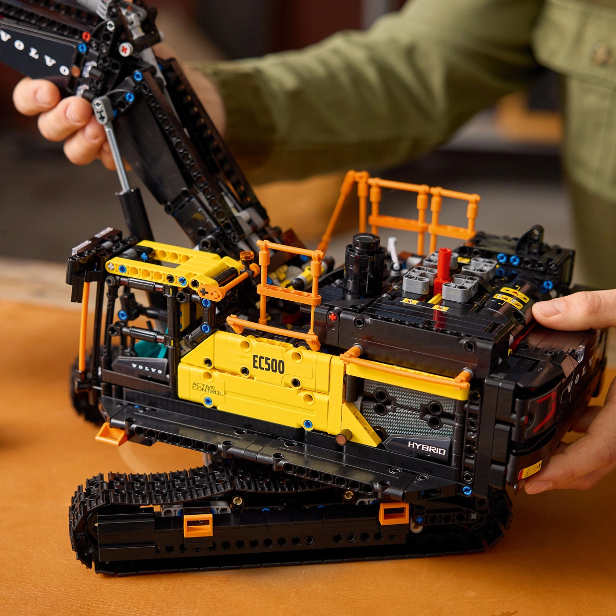LEGO Technic Екскаватор Volvo EC500 Hybrid 42215 — фото 8