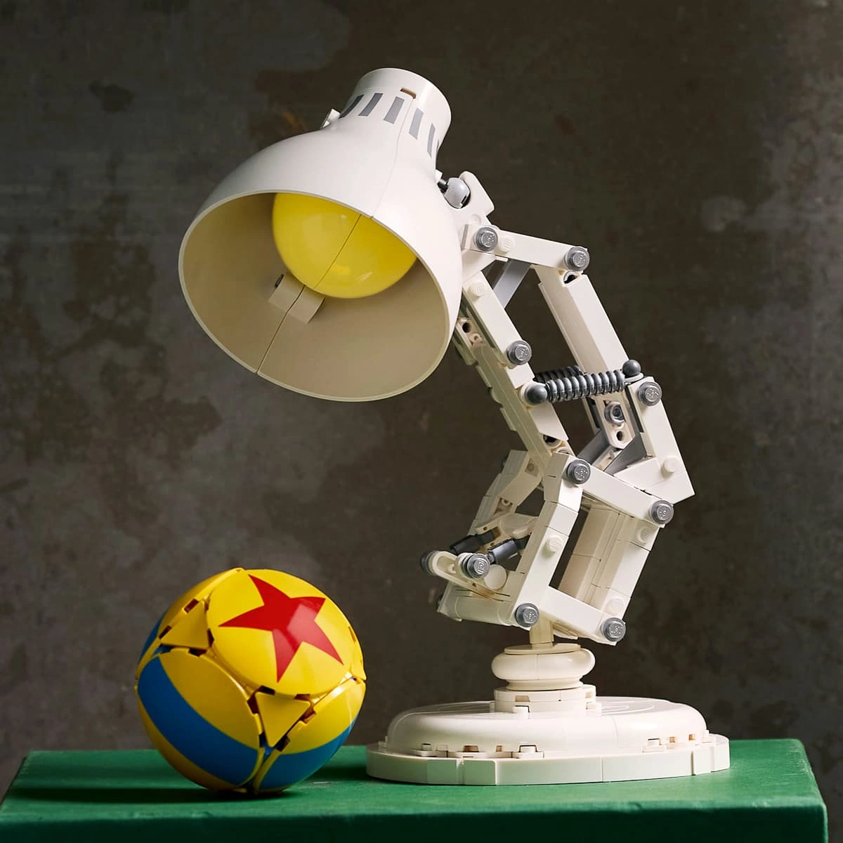 LEGO Ideas Disney Pixar Luxo Jr. 21357 — фото 7