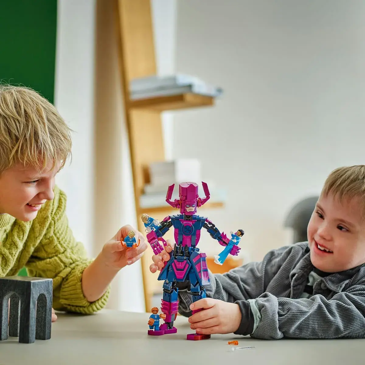 LEGO Marvel Фантастична четвірка проти Ґалактуса: фігурка для складання 76316 — фото 2