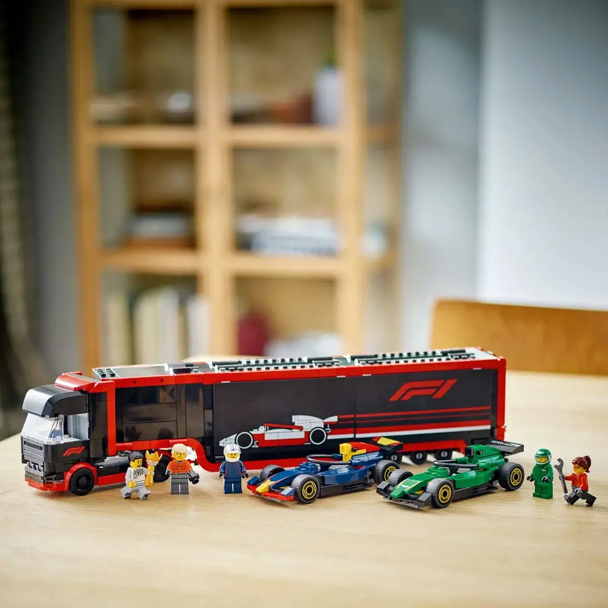 LEGO City Вантажівка F1 з автомобілями RB20 та AMR24 60445 — фото 5