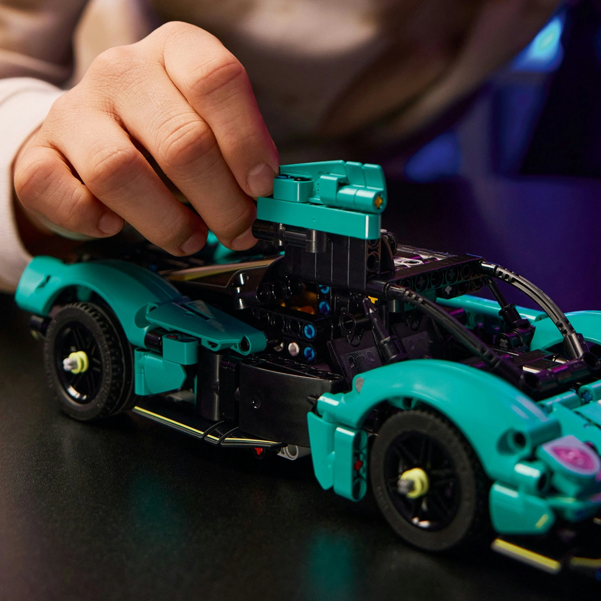 LEGO Technic Aston Martin Valkyrie 42208 — фото 14