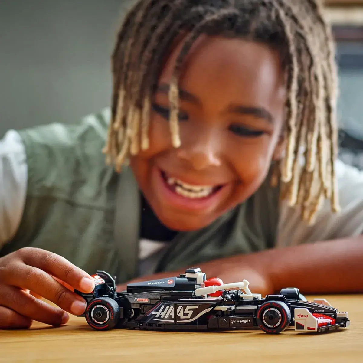 LEGO Speed ​​Champions Автомобіль для перегонів MoneyGram Haas F1 Team VF-24 77250 — фото 3