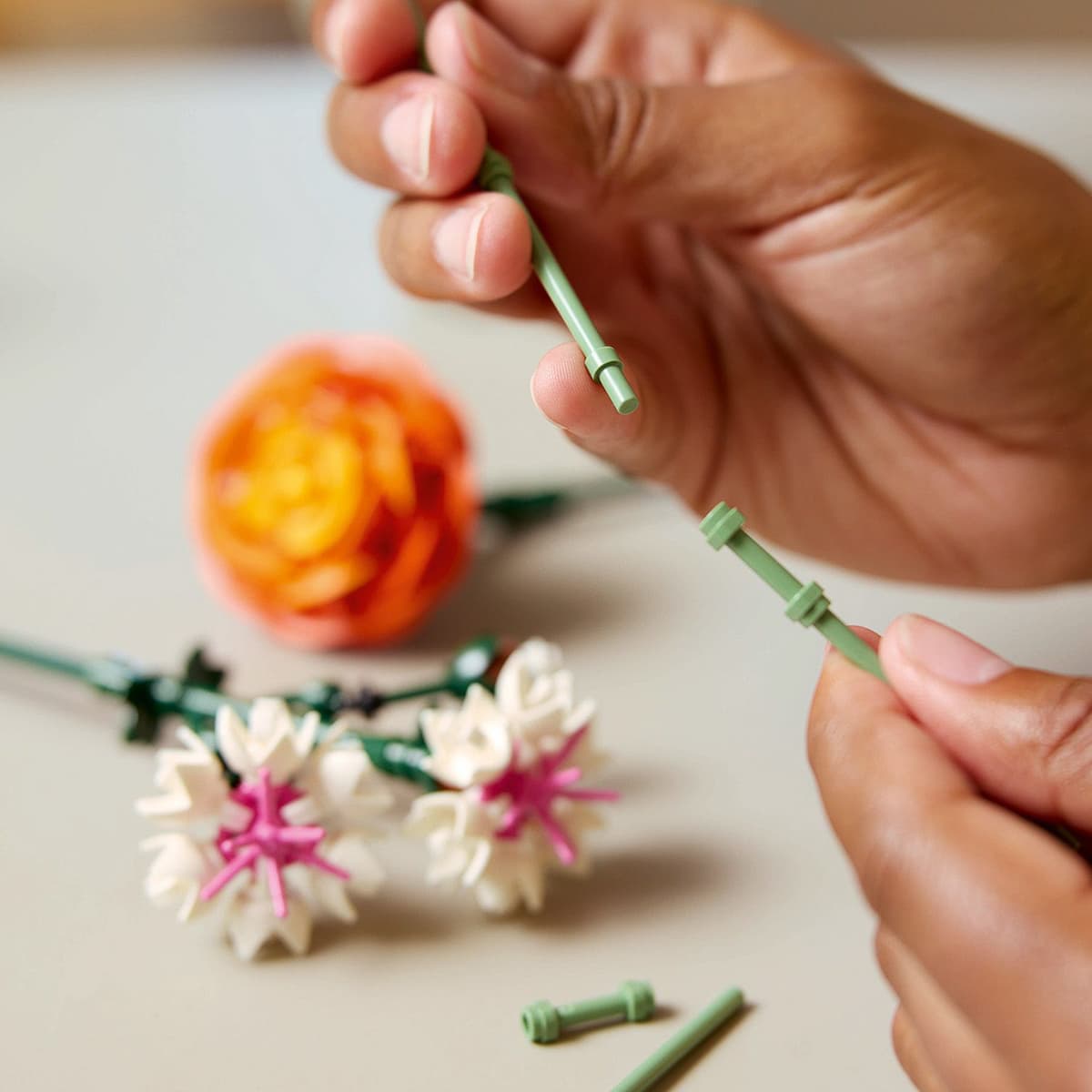 LEGO Botanical Collection Милий рожевий букет квітів 10342 — фото 3