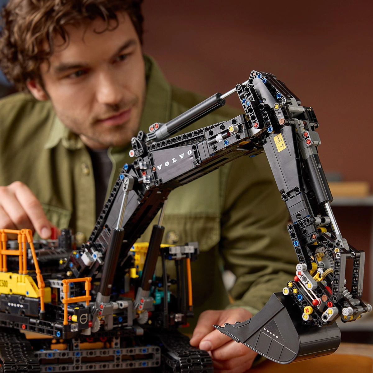 LEGO Technic Екскаватор Volvo EC500 Hybrid 42215 — фото 6